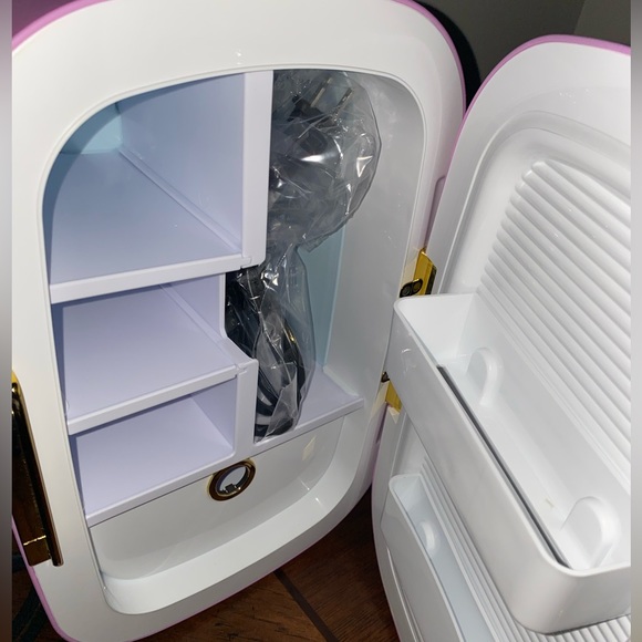 COPY - Hello Kitty Cosmetics Fridge - Picture 7 of 9